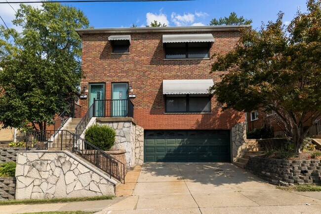 Foto del edificio - Spacious 3 Bedroom in Webster Groves