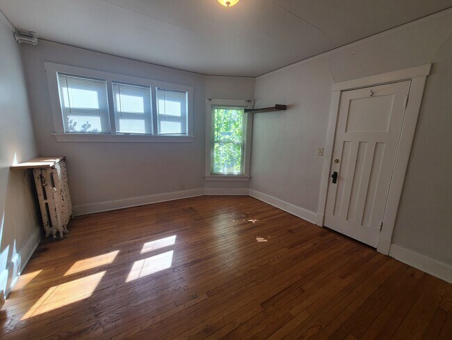 Foto del edificio - 14 Bedroom House for Rent Next Fall