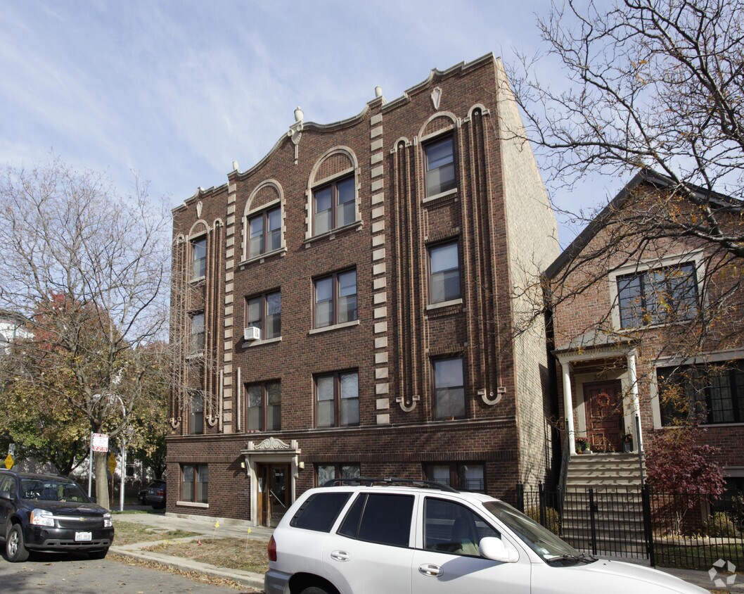 Building Photo - 3323-3325 N Lakewood Ave