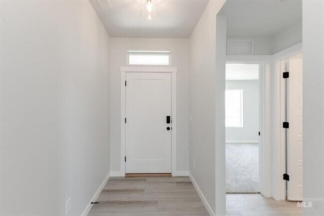 Foto del edificio - Brand New 4 Bedroom 2 Bathroom Home in South Meridian