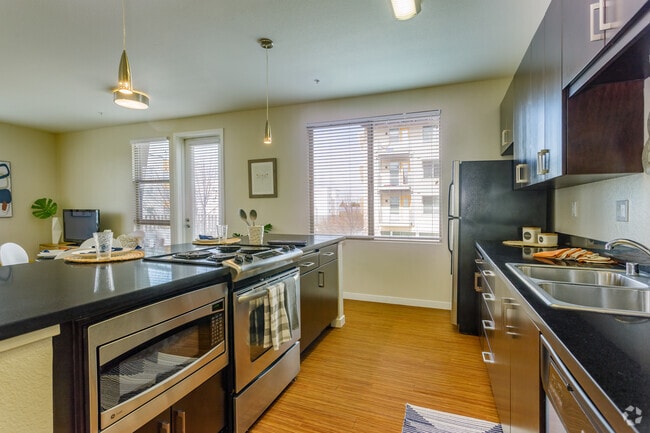 2BR, 2BA - 1,095 - Sol at West Village Apartments