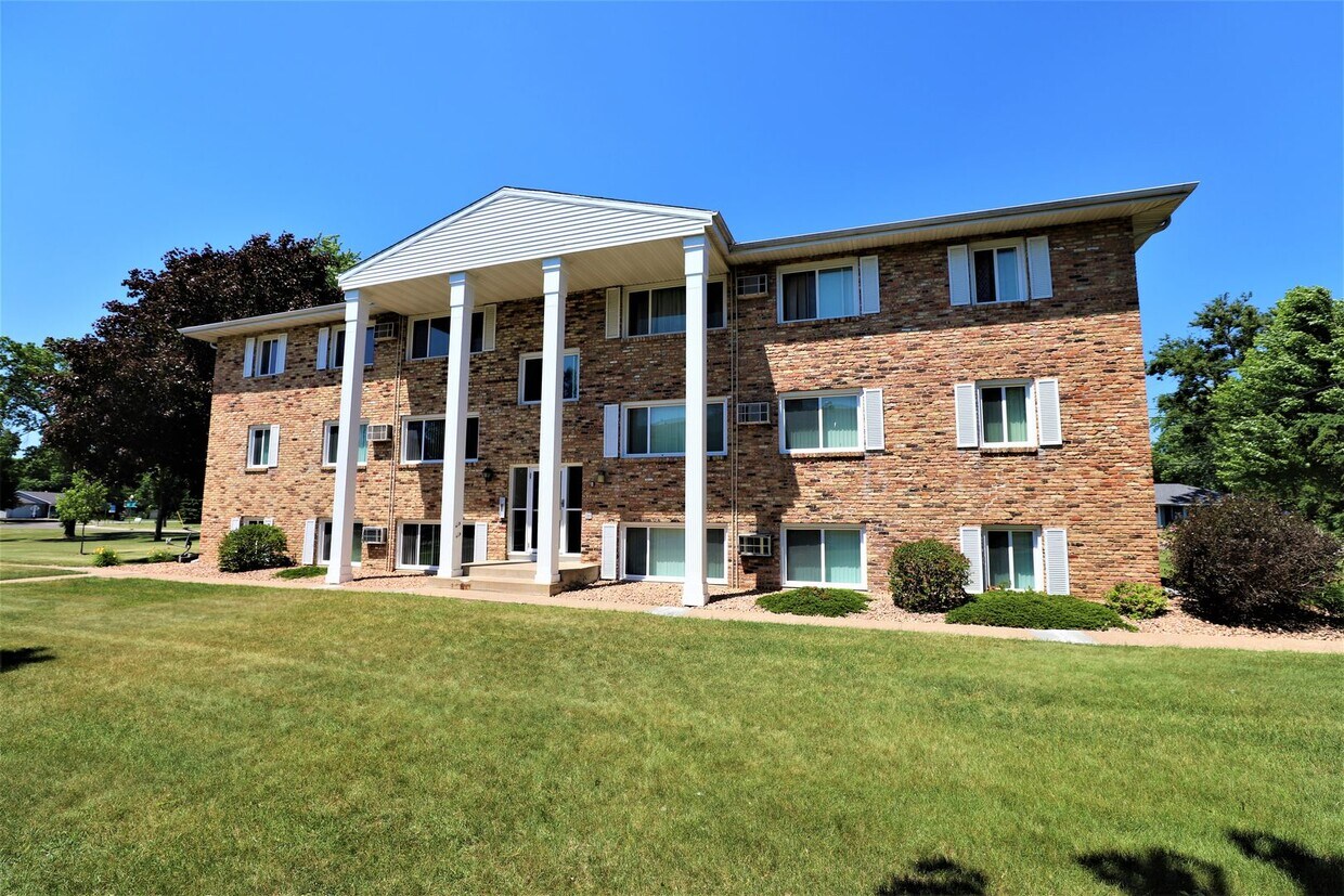 5940 W Broadway Ave, Crystal, MN 55428 Apartments in Crystal, MN