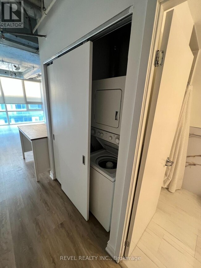 Building Photo - 32 Stewart St