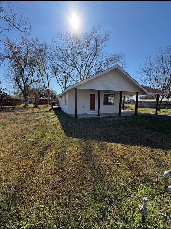 Building Photo - 6105 Hill Rd