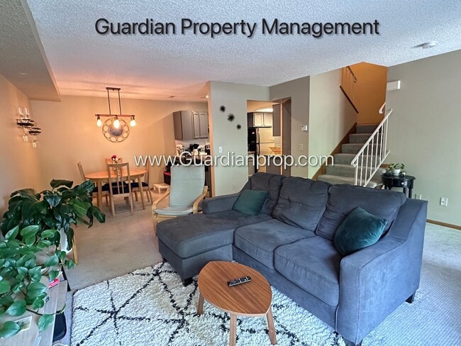 Building Photo - St Louis Park 2 Bedroom Town Home, Dishwasher, 1 Car Garage, Central Air, W/D