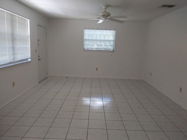 Building Photo - 3065 Huron Ave