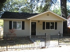 Building Photo - 18516 Carter St