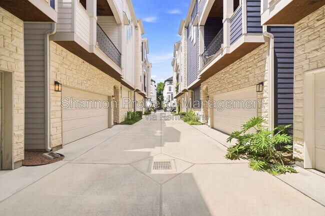 Foto del edificio - 1204 W 16th St