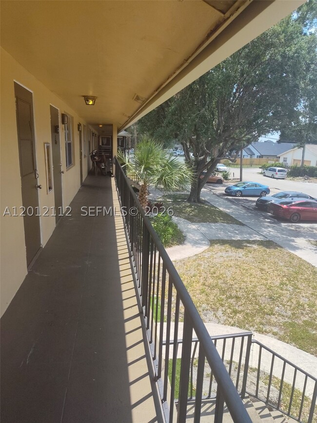 Building Photo - 625 SW 20th Ct