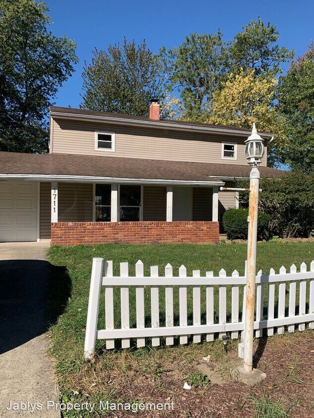 Primary Photo - 5 br, 2.5 bath House - 1711 Lindell Lane