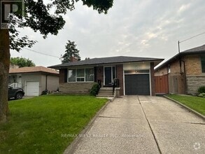 Building Photo - 31 Rowse Crescent