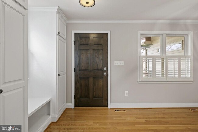 Building Photo - 5724 Oak Hill Pl