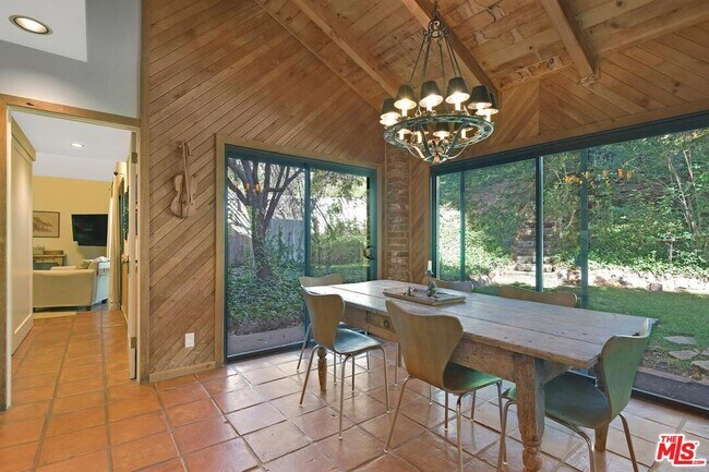 Building Photo - 1441 Bonnell Dr