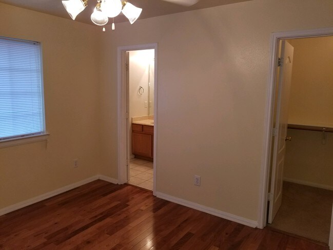 Building Photo - 1213 Lovett St