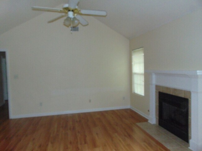 Building Photo - 3240 Peninsula Dr