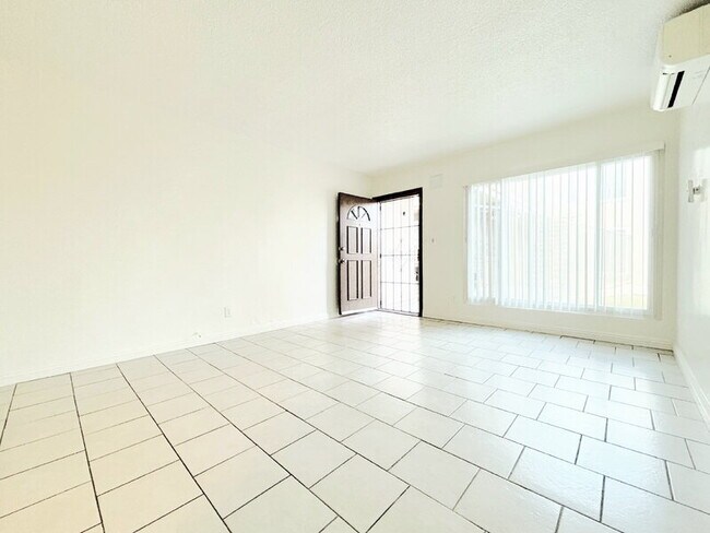 Foto del edificio - 10208 S Inglewood Ave