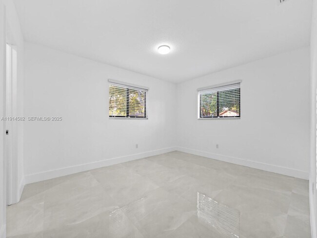 Foto del edificio - 19850 Franjo Rd