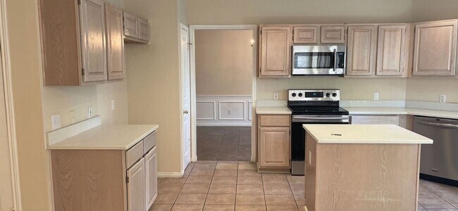 Building Photo - 4 br, 2.5 bath House - 6511 Rambling Trail