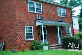 Building Photo - 118 Harmon St