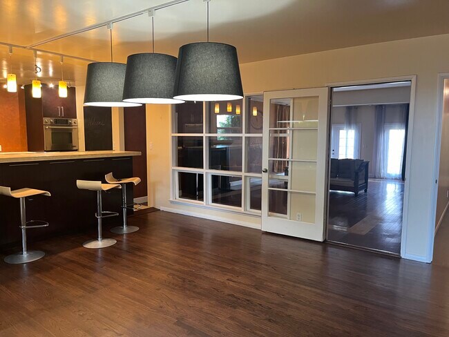 Building Photo - 3094 Belvedere Dr