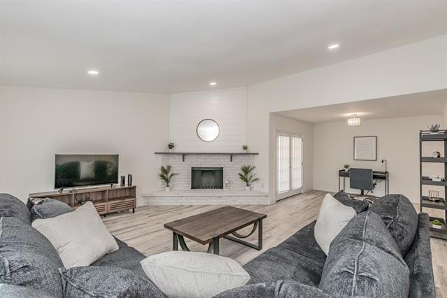 Foto del edificio - 448 Shadowcrest Ln