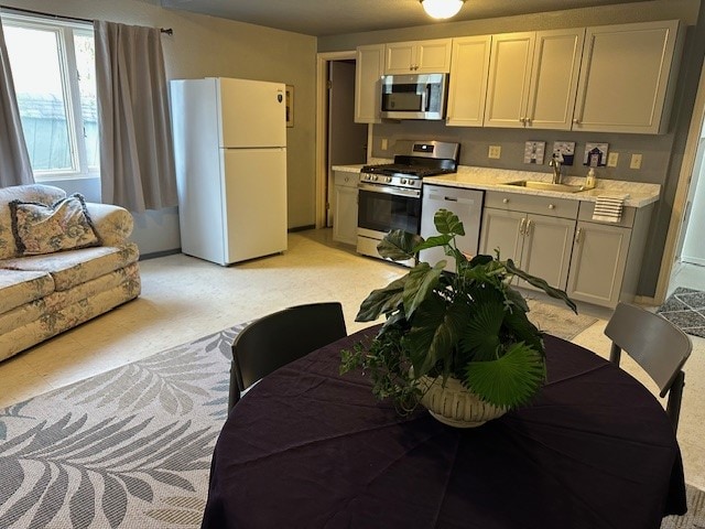 Building Photo - 414 Bonanza Ave