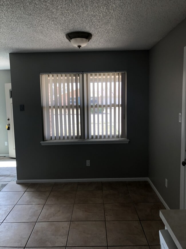 Building Photo - Updated House