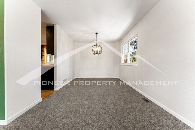 Building Photo - Beautiful Home with Fenced Back Yard and C...