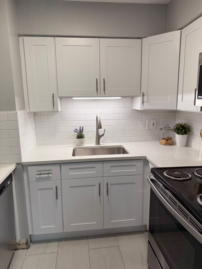 Building Photo - Circle Court