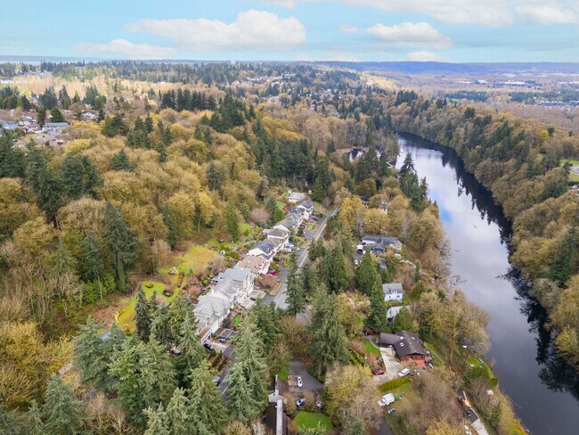 Foto del edificio - 26731 Lake Fenwick Rd S