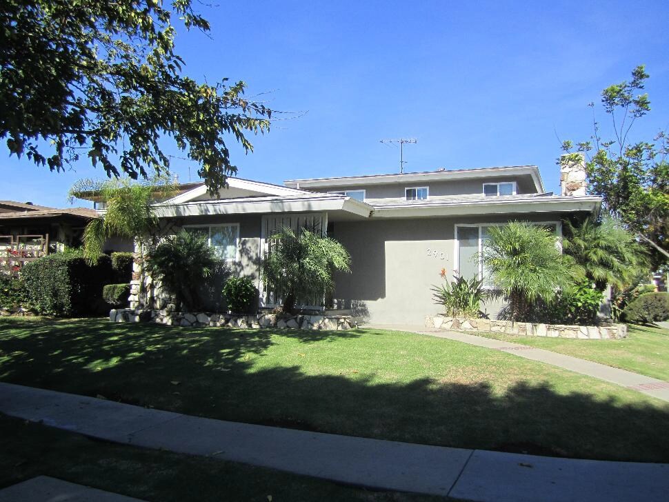 Primary Photo - 2901 W Rosecrans Ave