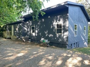 Building Photo - 508 S Commercial Ave
