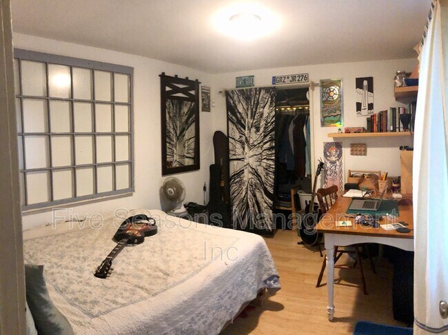 Foto del edificio - 133 Elmwood Ave