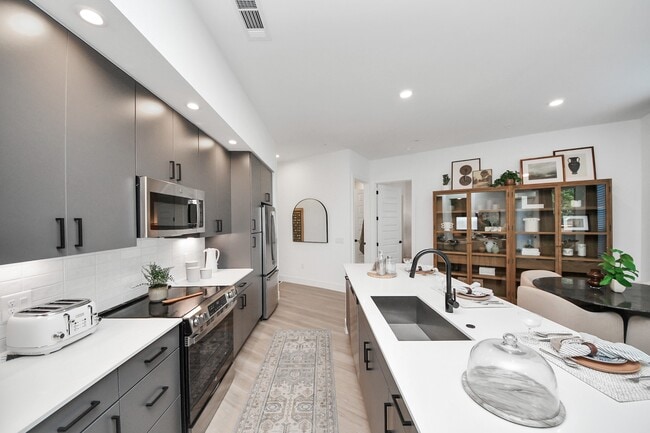 Building Photo - 15635 Memorial Dr