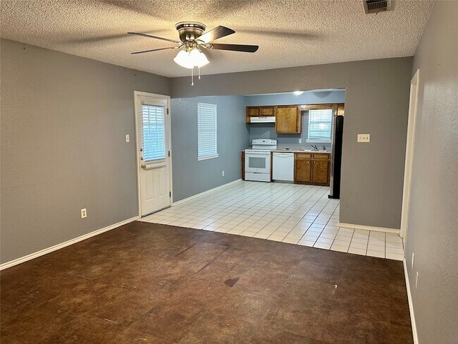 Foto del edificio - 2105 Melody Cir