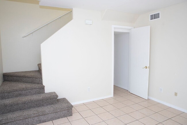 Building Photo - SINGLE FAMILY HOME.