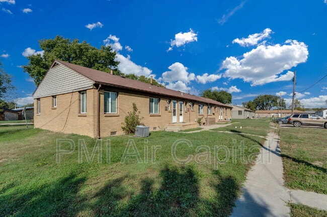 Building Photo - 638 S Woodlawn Blvd