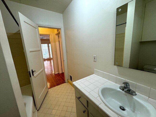 Foto del edificio - 1271 N Crescent Heights Blvd
