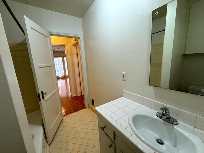 Building Photo - 1271 N Crescent Heights Blvd