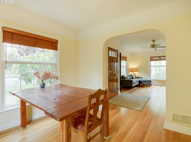 Foto del edificio - Charming 3 bed + office, 1.5 bath rental home in University Park Portland!