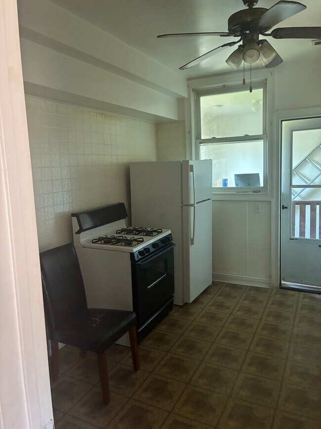 Foto del edificio - 1119 N Harding Ave