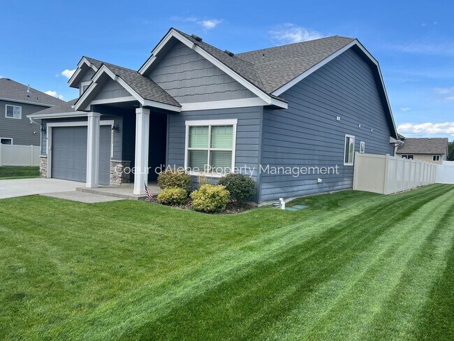 Building Photo - 3 bed House in The Trails!!