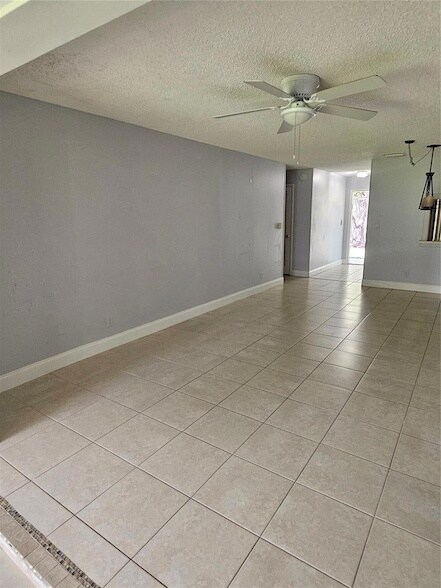 Foto del edificio - 1140 NW 85th Ave