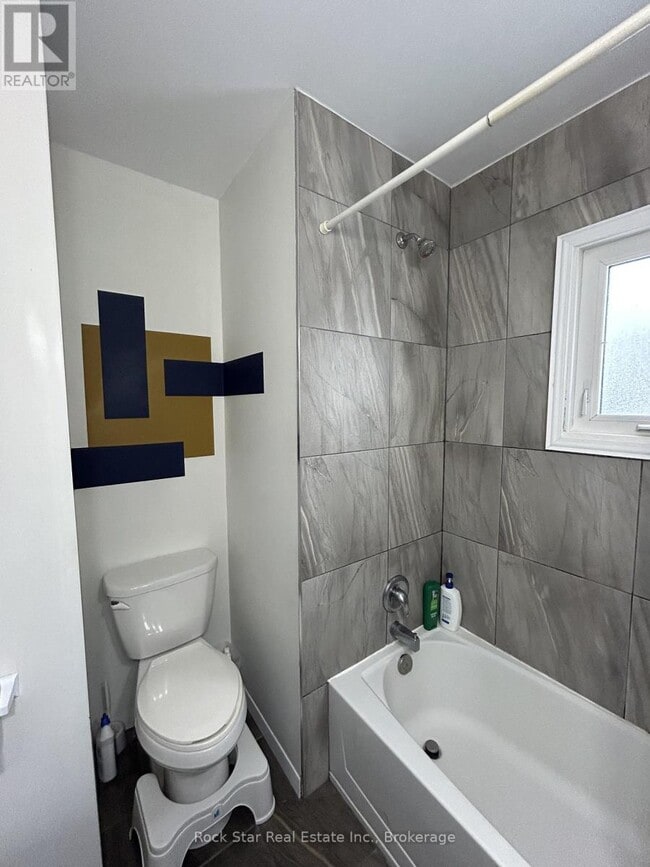 Photo du bâtiment - 30 W 1st St