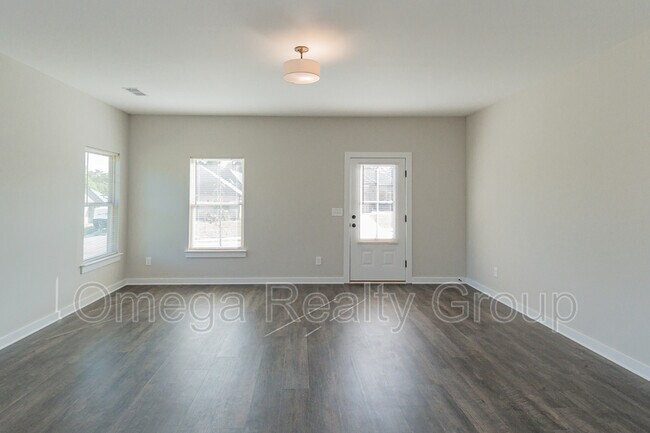 Building Photo - 163 Shiloh Creek Dr