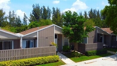 Building Photo - 572 Woodgate Cir
