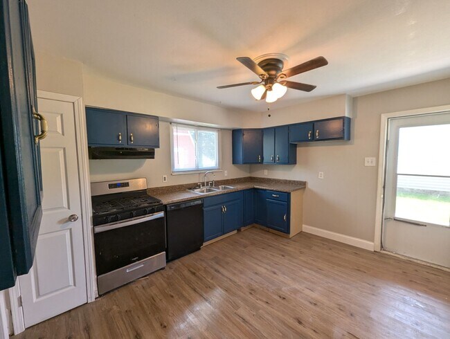 Building Photo - Sunlit Spaces in Florissant - Section 8 Fr...