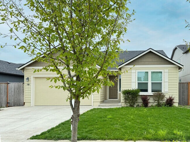 Building Photo - Beautiful 3 Bedroom Home in a Quiet Neighb...