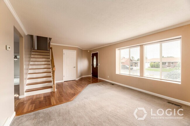 Building Photo - Gorgeous Home in Sandy!