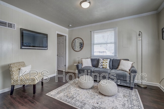 Building Photo - 3147 Parkdale Rd